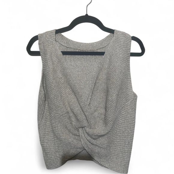 Elegant Beige Knit Twist-Back Top - Picture 3 of 5